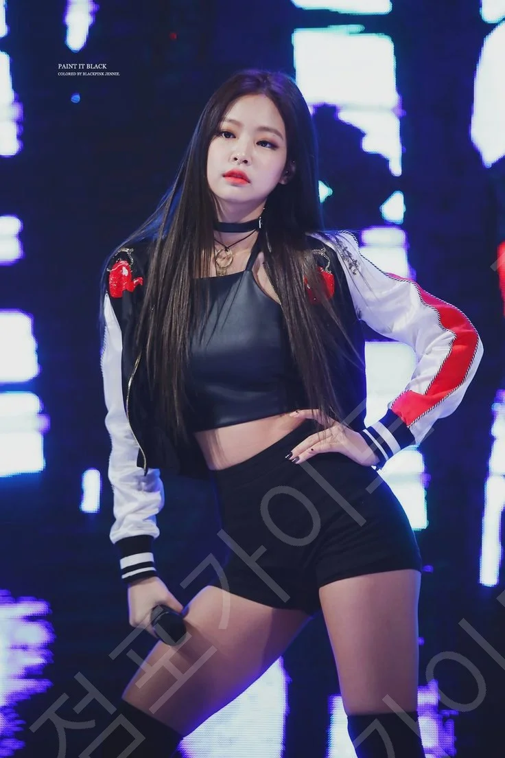 벨트 패션이 패션계를 뒤흔들다? 제니의 충격 실체
